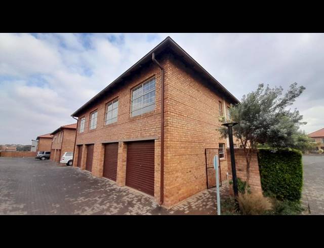 4 BEDROOM PROPERTY TO RENT IN OUKRAAL ESTATE